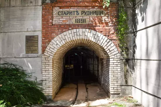 (ВИДЕО) „Мин индъстри“ дари исторически летопис на музея в Перник за 135-годишнината на мините