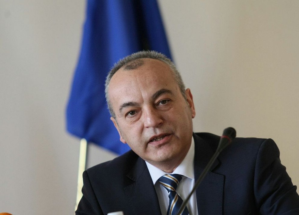 Държавата реже администрацията: От 1 септември започват съкращения на щатове