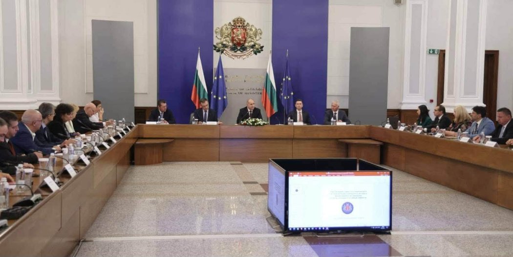 Румен Радев: България трябва категорично да излезе от „сивия списък“ за пране на пари