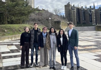 Младежите от клуб &bdquo;Млад журналист&ldquo; разказват за Самарското знаме в чест на 3 март