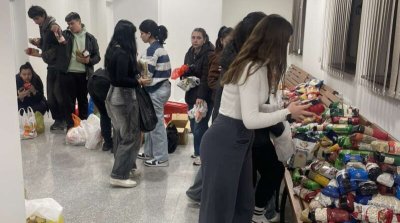 Почти тон храна за възрастните в Стара Загора: младежи събраха рекордни дарения за &bdquo;Дари, за да зарадваш&ldquo;