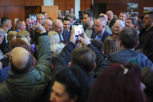 Радев в Пазарджик: Икономиката е разделена &ndash; едни плащат цената, други получават комфорт