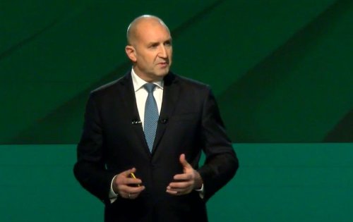 &bdquo;Нека променим мислите и делата си, за да променим съдбата си като народ&ldquo;: Румен Радев с великденско послание