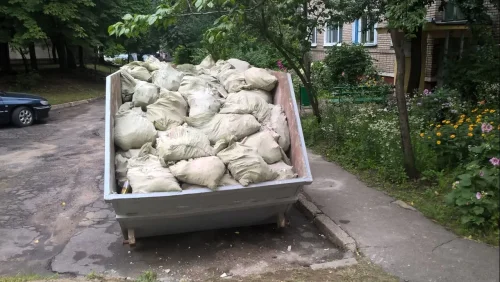 Стара Загора слага нови контейнери за едрогабаритни отпадъци: какво може и какво не