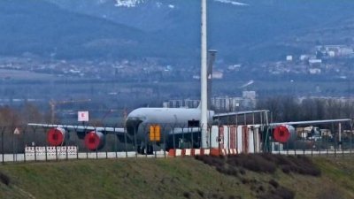 Властта обясни за американските военни самолети в България