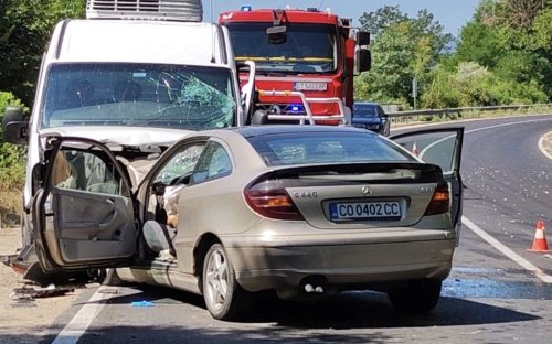 Катастрофа край Долно Сахране сви трафика на път I-6: движението минава в една лента