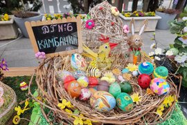 Пъстро великденско шоу в Стара Загора: 22 детски градини превърнаха площада в изложба с писани яйца