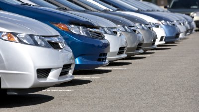 Двама задържани за измами с фалшиви обяви за автомобили