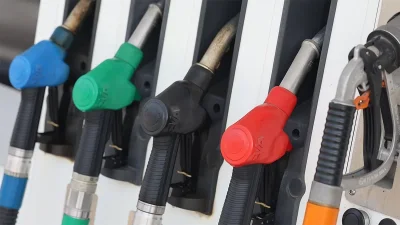 Цените на горивата у нас леко поскъпнаха, петролът &bdquo;Брент&ldquo; скача с 40 долара за седмица