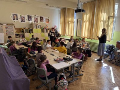 Първокласници в Стара Загора &bdquo;вдигнаха&ldquo; фабрики за час: урок по предприемачество в Шесто ОУ