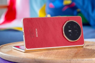 Honor Magic V6 обещава &bdquo;нулева гънка&ldquo; и висока издръжливост на сгъваемите смартфони
