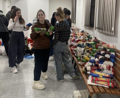 Близо тон храна за Стара Загора: младежите събраха рекордни 935 кг дарения за самотни възрастни