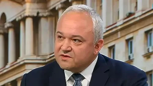 Демерджиев с тежки обвинения: &bdquo;Незаконна акция срещу билборд на Радев&ldquo; (ВИДЕО)