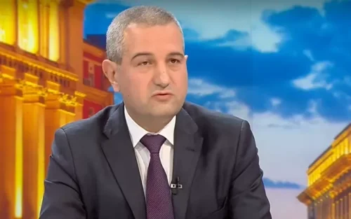 Иван Кръстев атакува кабинета за &bdquo;споразумението с Украйна&ldquo; и иска отмяната му