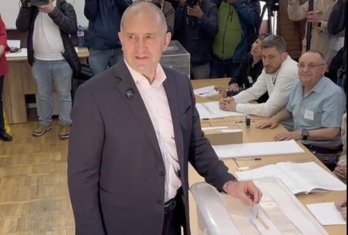 Радев: България има историческата възможност да скъса веднъж-завинаги с модела &bdquo;Пеевски-Борисов&ldquo;