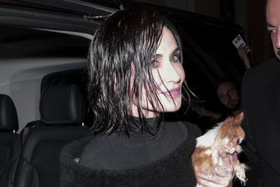  Деми Мур изненада с къс вълнообразен боб на ревюто на Gucci