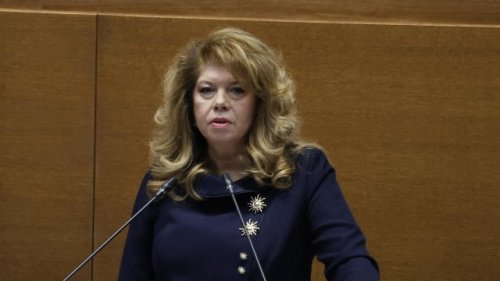 Йотова започва консултации с партиите от 5 май