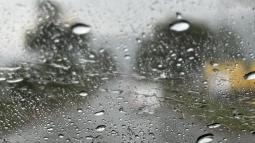 Дъждовен и ветровит ден в цялата страна