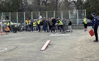 Пътната безопасност влиза в клас: ученици от Стара Загора мериха знания и умения на трасе с велосипеди