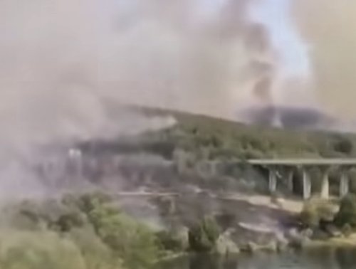 (ВИДЕО) Daily Mail: Горските пожари в България затвориха ключова магистрала край София