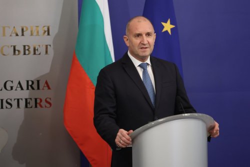 Румен Радев за 6 септември: &bdquo;Когато са единни, българите могат да променят историята&ldquo;