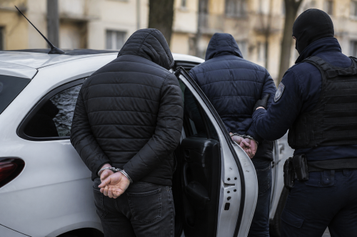 Полицията в Стара Загора задържа двама дилъри и иззе дрога