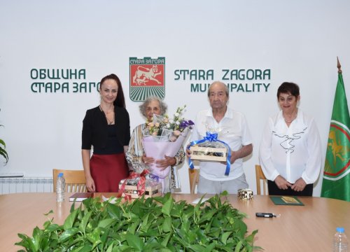 Стара Загора почете майстора на плакетите Христо Златев в деня на 90-ия му юбилей