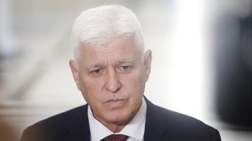 Министърът на отбраната: Към момента няма заплаха за България