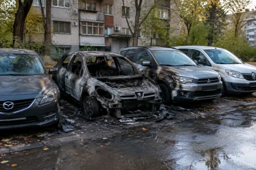 Кола изгоря в Стара Загора, още три са засегнати