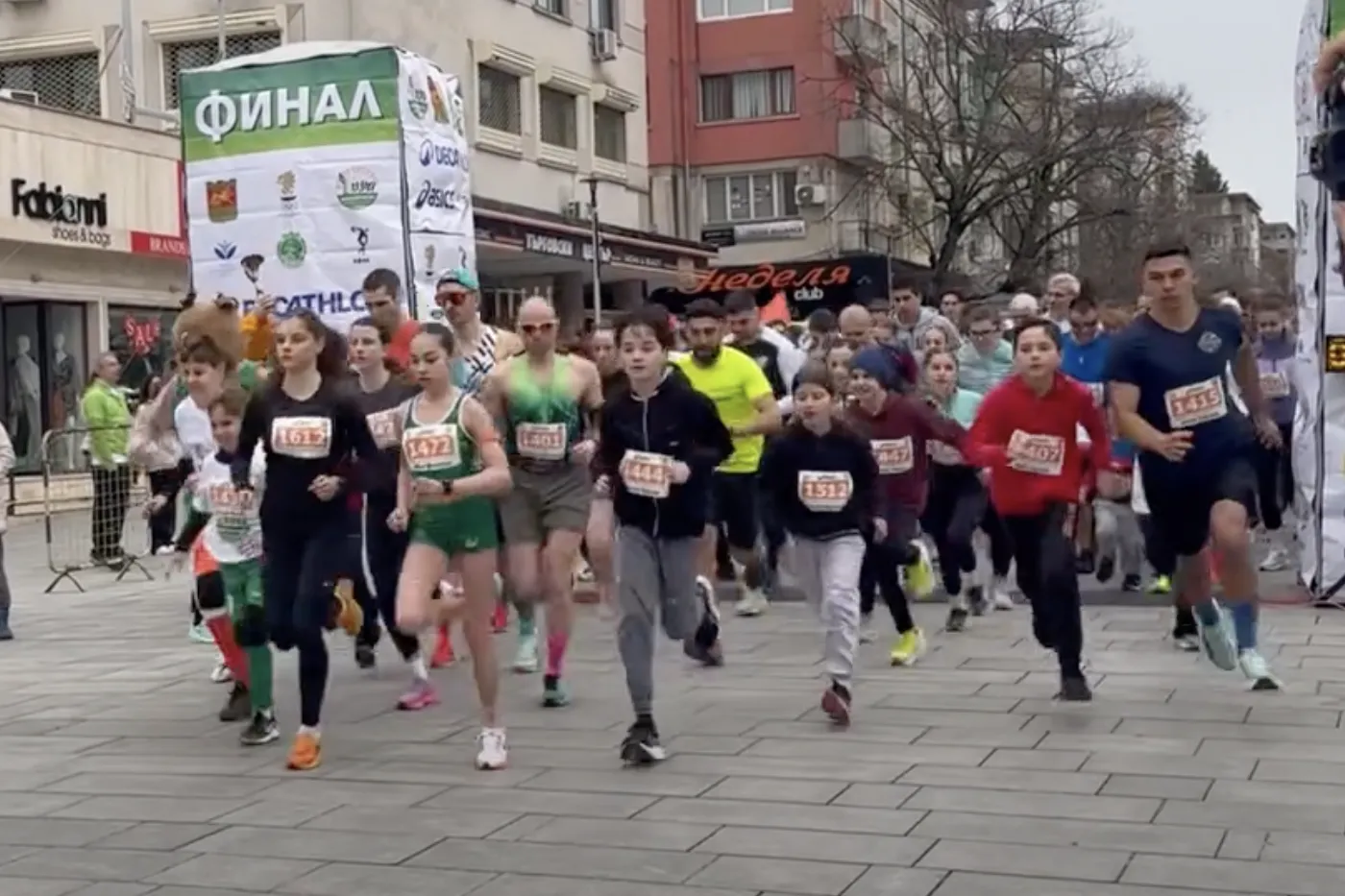 Старт на Маратон Стара Загора 2026: "Бягането – начин на живот" (СНИМКИ+ВИДЕО)