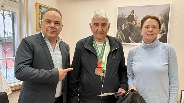 На 89 години и с медал: Иван Георгиев финишира 5 км и стана „най-голям ентусиаст“ на Маратон Стара Загора 2026