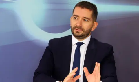 Слави Василев с подкрепа за Румен Радев и критики към "Позитано": Влизам в политиката без компромиси