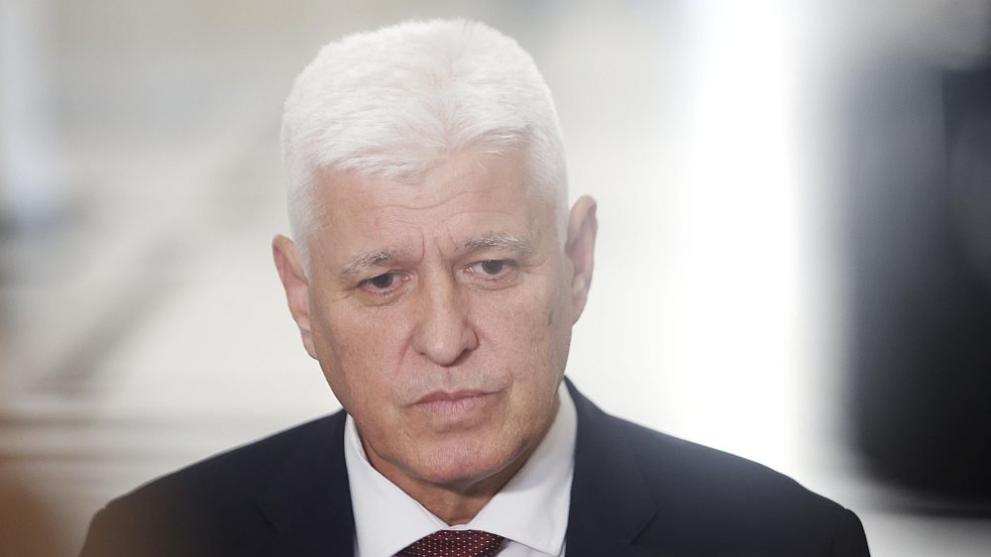 Министърът на отбраната: Към момента няма заплаха за България
