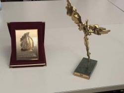 &bdquo;Икар&ldquo; за Стара Загора: Областният управител отличи кукления театър с почетен плакет