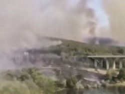 (ВИДЕО) Daily Mail: Горските пожари в България затвориха ключова магистрала край София