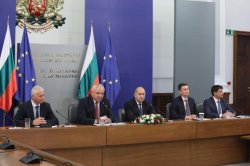 Мантинелите, &bdquo;дружеството касичка&ldquo; и Пеевски: МВР представи данни за 36 полета за над &euro;5 млн.