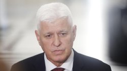 Министърът на отбраната: Към момента няма заплаха за България