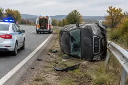 Две пътнички пострадаха при катастрофа на път I-6