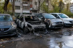 Кола изгоря в Стара Загора, още три са засегнати
